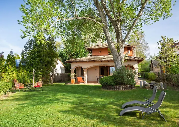 Vilă Tramonto By Interhome Balatonszarszo